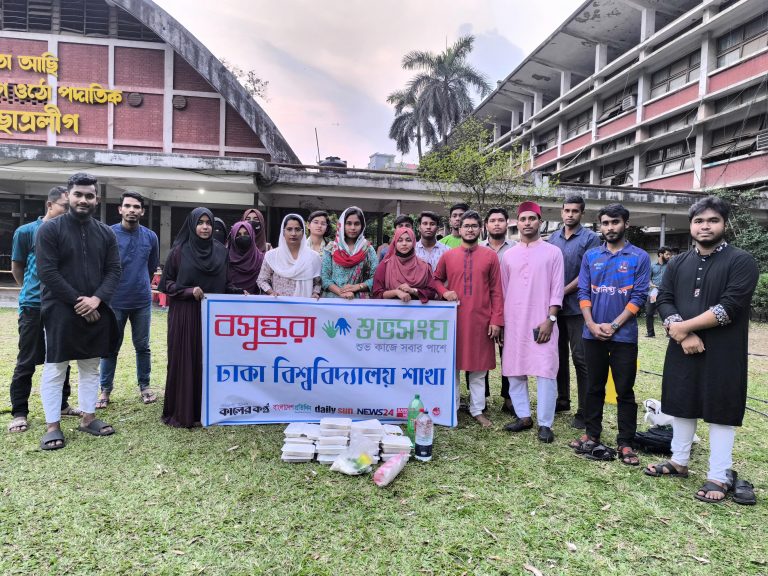 অসহায় মানুষের পাশে ইফতার নিয়ে হাজির বসুন্ধরা শুভসংঘ, ঢাবি শাখার শুভার্থীরা।