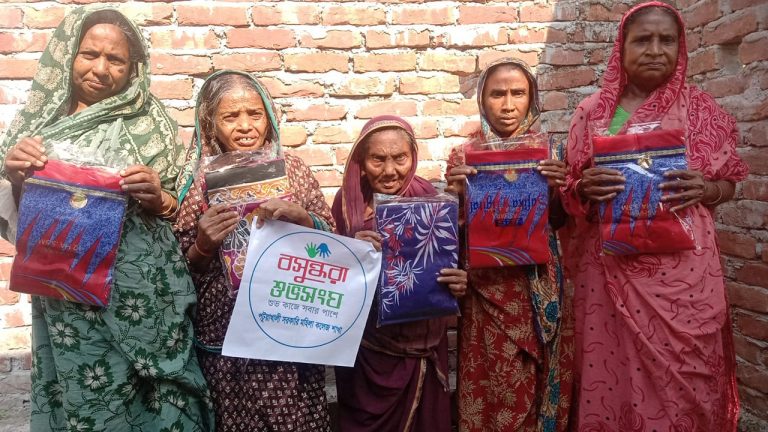 বসুন্ধরা শুভসংঘের উদ্যোগে গলাচিপায় ইফতার  ও পটুয়াখালী মহিলা কলেজে নতুন কাপড় বিতরণ