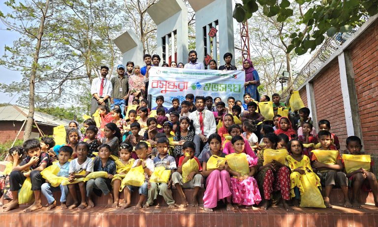 শতাধিক সুবিধাবঞ্চিত শিশুকে নতুন জামা কিনে দিল বসুন্ধরা শুভসংঘ