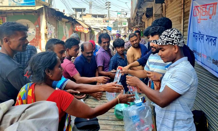 নড়াইলে শ্রমজীবীদের তৃষ্ণা মেটাল বসুন্ধরা শুভসংঘ