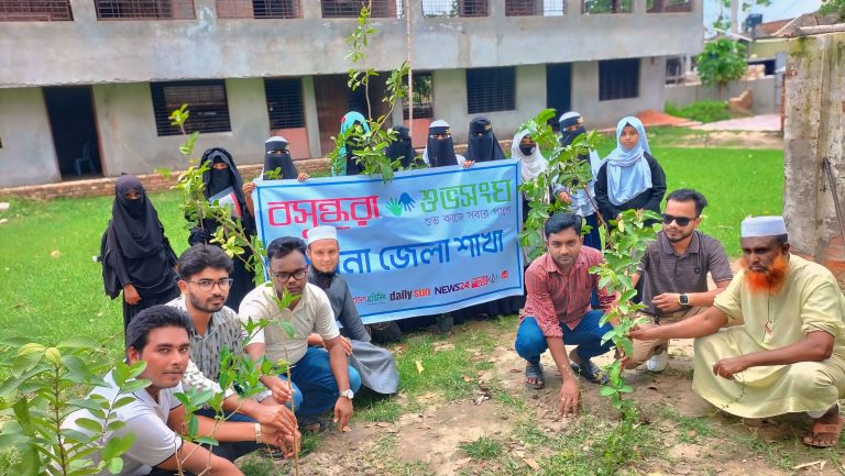 খুলনায় বৃক্ষরোপণ কর্মসূচি পালন করল বসুন্ধরা শুভসংঘ