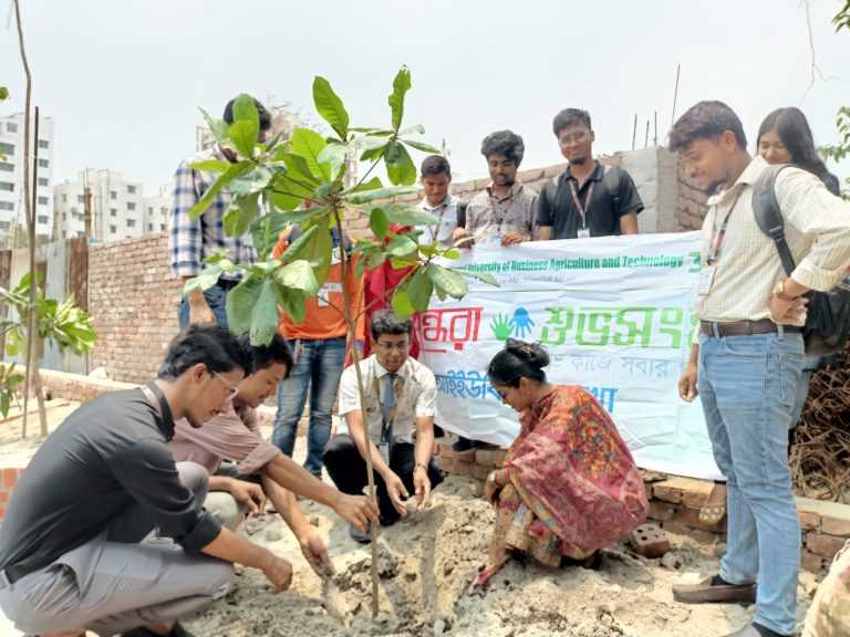 বিশ্ব পরিবেশ দিবসে বসুন্ধরা শুভসংঘের বৃক্ষরোপণ