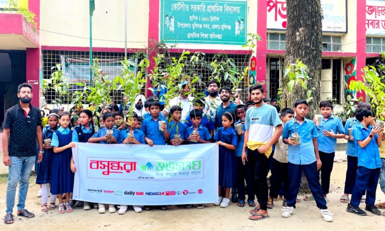 মুন্সিগঞ্জে শিক্ষার্থীদের মাঝে বসুন্ধরা শুভসংঘের গাছের চারা বিতরণ