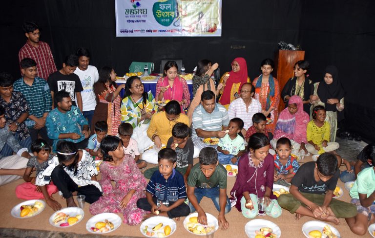 সুবিধা বঞ্চিত শিশুদের নিয়ে  গাইবান্ধা শুভসংঘের আনন্দময় ফল উতসব