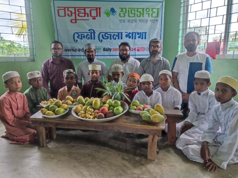 ফেনীতে এতিম শিশুদের  নিয়ে ‘শুভসংঘে’র ফল উৎসব