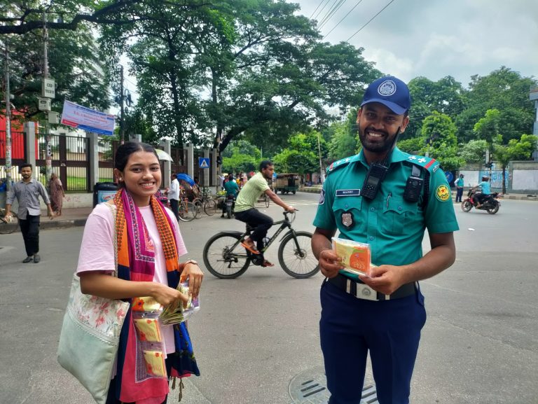 শিক্ষার্থীদের মাঝে বসুন্ধরা শুভসংঘের টিস্যু বিতরণ 