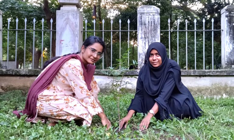 আন্দোলনে শহীদদের স্বরণে ঢাবিতে বসুন্ধরা শুভসংঘের বৃক্ষরোপণ