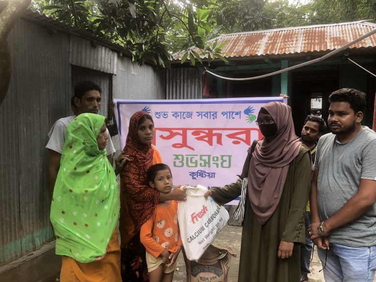 কুষ্টিয়ায় নিহত সুরুজ আলীর পরিবারের জন্যে বসুন্ধরা শুভসংঘের উপহার