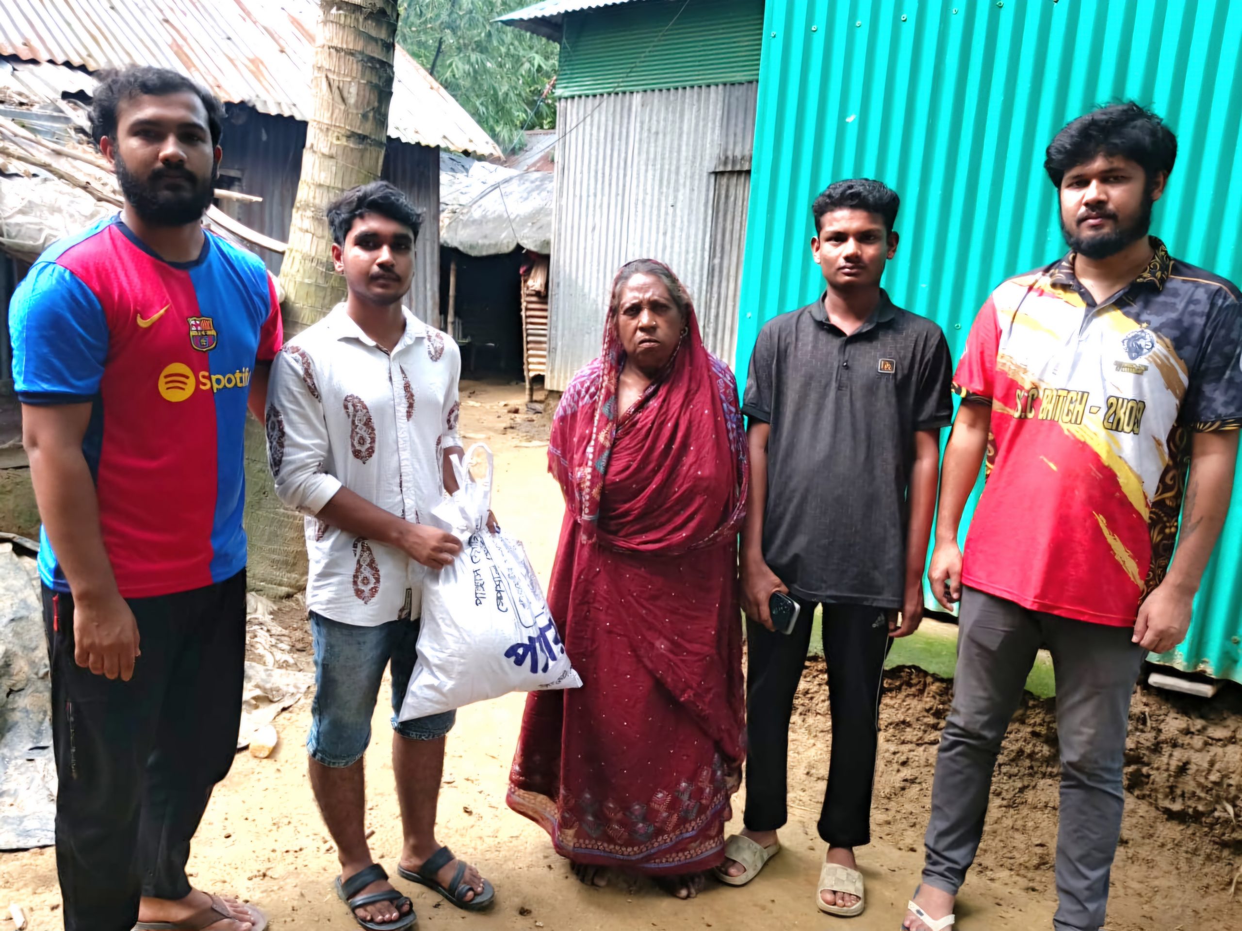 সহায়তা পেল বন্যায় ক্ষতিগ্রস্ত অনেক পরিবার